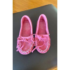 Minnetonka Girls 2405 Fuchsia Leather Moccasin Flat Loafer Shoes Slip On Size 1